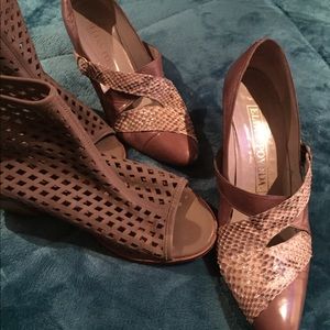 Leather  and python.     Gorgeous.  Taupe. High end Designer Spain 8